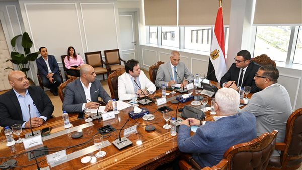 وزير الإسكان والمرافق