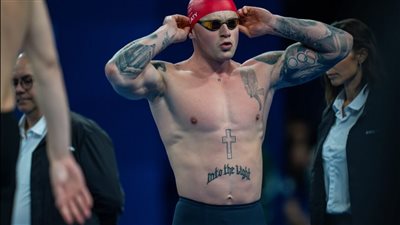 بعد حصوله على الميدالية الفضية.. إصابة السباح البريطاني آدم بيني بـ فيروس كورونا