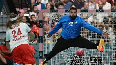 أهدافنا ليس التأهل فقط.. أول تعليق من محمد علي حارس منتخب اليد بعد التألق أمام الدنمارك