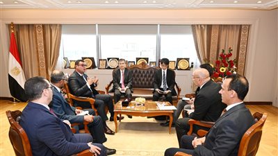 وزير الإسكان يبحث مع السفير الياباني بالقاهرة تعزيز التعاون في مجال التشييد والبناء