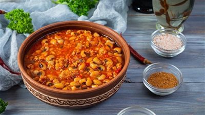 طريقة عمل اللوبيا الناشفة بخطوات تسهل هضمها.. هذا توقيت وضع الصلصة المناسب