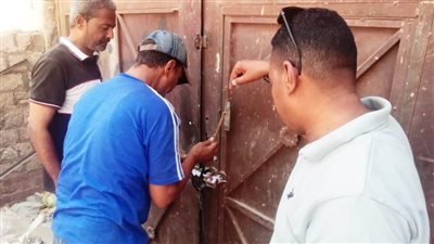 غلق وتشميع أحد فروع السلاسل التجارية ومخزن خاص بإحدى شركات الشحن في أسوان