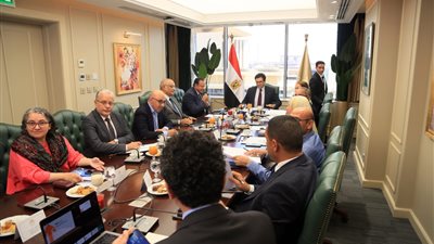 وزير الثقافة يجتمع برؤساء الهيئات والقطاعات ويستعرض الرؤية الاستثمارية للوزارة 