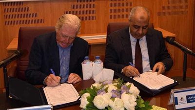 حسين فهمي يوقع بروتوكول تعاون بين مدينة الإنتاج ومهرجان القاهرة السينمائي الدولي| صور