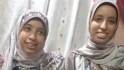 آه والله يا حاجة أنا شيخ الأزهر.. الإمام الأكبر لوالدة توأم الأقصر: أبواب الطب مفتوحالكم