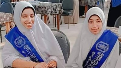 شقيقتها التوأم بنفس السنة الدراسية.. شيخ الأزهر يهنئ أماني سلطان لحصولها على المركز التاسع بالثانوية الأزهرية