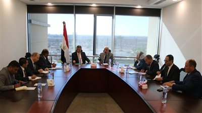 لتوفير الكهرباء لها.. الزراعة تبحث إطلاق مبادرة لتشغيل مزارع الدواجن باستخدام الطاقة الشمسية