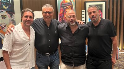  هشام ماجد وأبطال فيلم x مراتي يحتفلون بعيد ميلاد الإعلامي عمرو الليثي