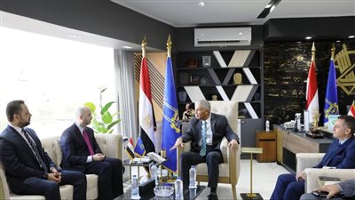 محافظ أسوان يستقبل وفد منظمة الهجرة الدولية لبحث سبل التعاون المشترك