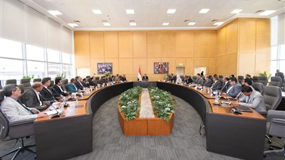 وزير الإسكان يوجه بدراسة الوضع الراهن لخدمات مياه الشرب والصرف.. وإعداد رؤية حتى 2030