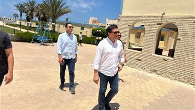 وزير الثقافة يتفقد مصيف الوزارة بمرسى مطروح ويستمع لآراء المصطافين حول جودة الخدمات