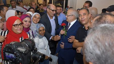 ورود ودروع تذكارية.. ممر شرفي لتوديع الخشت بعد انتهاء مدة رئاسته لجامعة القاهرة
