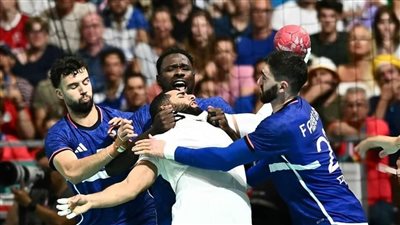 مصدر بجهاز منتخب اليد: خطأ فنى لحكم موقعة فرنسا تسبب في إهدار فوز الفراعنة