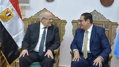 الخشت يهنئ الدكتور محمد سامي لتكليفه قائمًا بأعمال رئيس جامعة القاهرة
