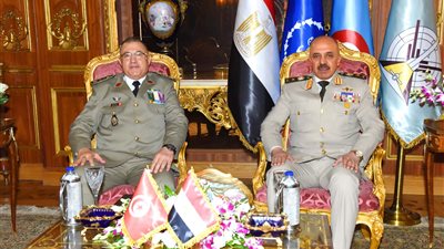 رئيس أركان حرب القوات المسلحة يلتقي رئيس أركان جيش البر بتونس