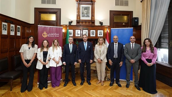 أثناء توقيع الاتفاقية