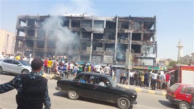 السيطرة على حريق مول في العبور دون خسائر بشرية | صور