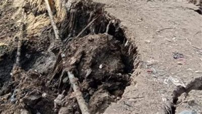 انفجار خط مياه يتسبب في هبوط أرضي بقرية عشما بالمنوفية | بث مباشر