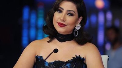 القبض على المطربة بوسي في مطار القاهرة ومنعها من السفر إلى دبي