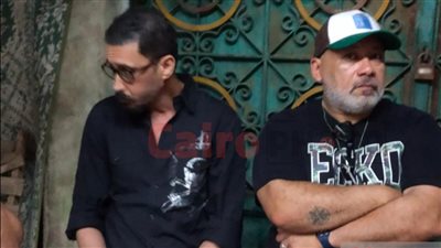 أحمد عيد يصل كفر القصار لتوديع جثامين المنتجين حسام شوقي وفتحي إسماعيل ومحمود كمال | صور