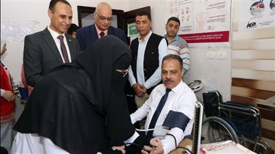 محافظ الشرقية يطلق شارة بدء مبادرة 100 يوم صحة | صور