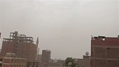 رغم ارتفاع درجات الحرارة.. سحب كثيفة تغطي سماء الأقصر وأسوان وتوقعات بسقوط أمطار | بث مباشر
