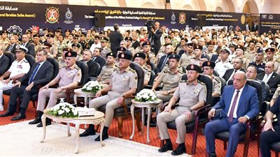 وزير الدفاع يشهد اليوم العلمي للكلية الفنية العسكرية