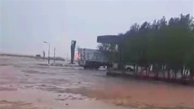 في عز الصيف.. أمطار غزيرة ونشاط للرياح بمدينة شلاتين بالبحر الأحمر