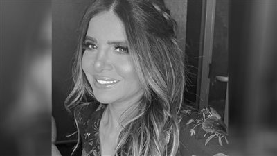 هشام عباس وزينة أول الحضور بجنازة سيدة الأعمال ميريت رحمي بمسجد الشرطة | بث مباشر