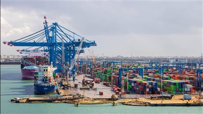 حركة تجارية نشطة.. ميناء دمياط يستقبل 40 ألف طن بضائع عامة