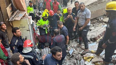 محافظ القاهرة ومدير الأمن يصلان موقع انهيار عقار الساحل