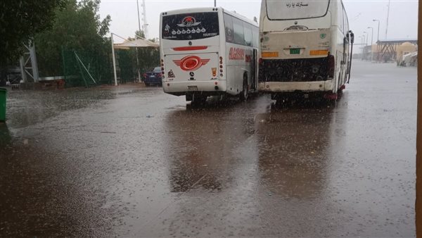 أمطار غزيرة بميناء