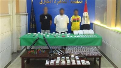 ضبط 3 تجار مخدرات بحوزتهم هيروين وآيس وحشيش بـ 5.5 مليون جنيه في شبرا الخيمة