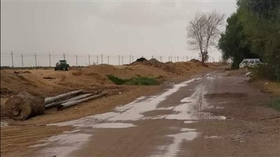 بعد تحذيرات الأرصاد.. أمطار غزيرة تضرب شرق العوينات بالوادي الجديد | بث مباشر