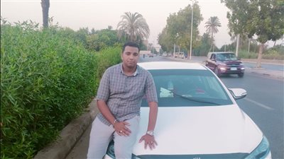 بخفف العبء عنهم.. شاب يطلق مبادرة لتوصيل مرضى السرطان للعلاج دون مقابل