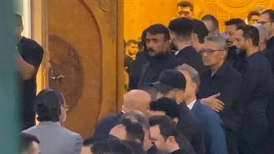 أبرزهم أحمد العوضي وكريم عبد العزيز.. الحزن يغلب نجوم الفن بعزاء منتجي سنرجي| بث مباشر 