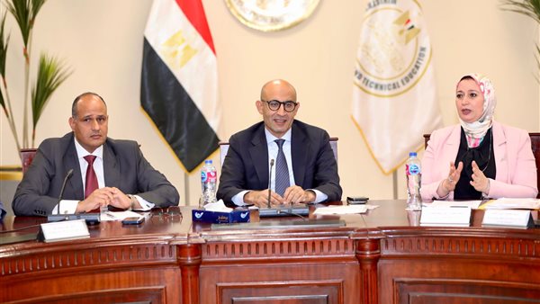 اجتماع وزير التعليم