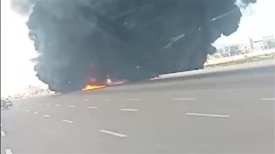 اندلاع حريق بسيارة نقل محملة بمواد بترولية على الطريق الدولي الساحلي بالإسكندرية| صور