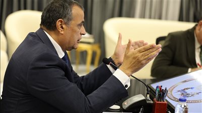 وزير الإنتاج الحربي يجتمع بالصحفيين لاستعراض جهود الوزارة في الصناعة وخطط التطوير