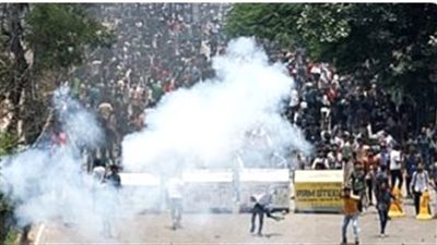 بعد مقتل 110 من المتظاهرين.. رئيسة وزراء بنجلاديش تستقيل من منصبها وتهرب إلى الهند| بث مباشر