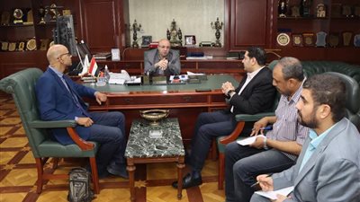 محافظ بني سويف يبحث استراتيجية التنمية السياحية لمنطقة وادي محمية كهف سنور