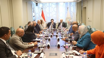 وزيرا الثقافة والتعليم يبحثان سبل التعاون لتعزيز الوعي وحماية الهوية لدى الطلاب 