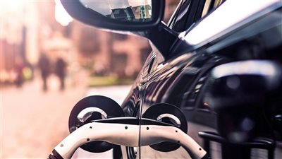 انخفاض مبيعات السيارات يهبط بسهم تسلا لأدنى مستوى خلال أسبوعين