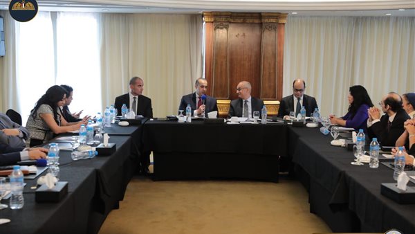 جانب من اجتماع اللجنة