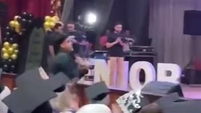 شاب يثير الجدل خلال حفل تخرجه بوصلة رقص شعبي في الشرقية| صور
