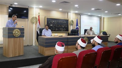 محافظ السويس يؤكد على دور أئمة المساجد في التوعية بالقضايا المجتمعية وجهود الدولة