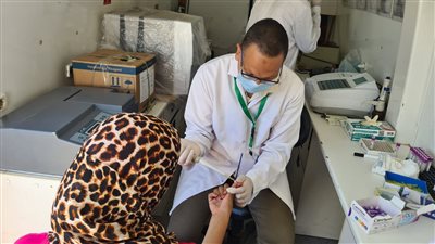 الكشف على 1128 مواطنًا ضمن قافلة طبية مجانية في البحيرة