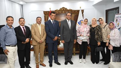 شهادات تقدير وجوائز مالية.. محافظ قنا يكرم أوائل الثانوية العامة على مستوى الجمهورية من أبناء المحافظة