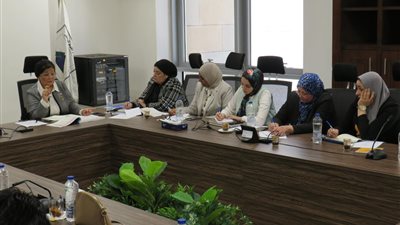 نائبة وزير الصحة تؤكد توفير العيادات المتنقلة بأماكن عمال المؤسسات والمصانع