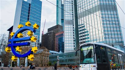 رئيسة المركزي الأوروبي: نراقب البيانات ولا نستبعد تحركات جديدة في أسعار الفائدة